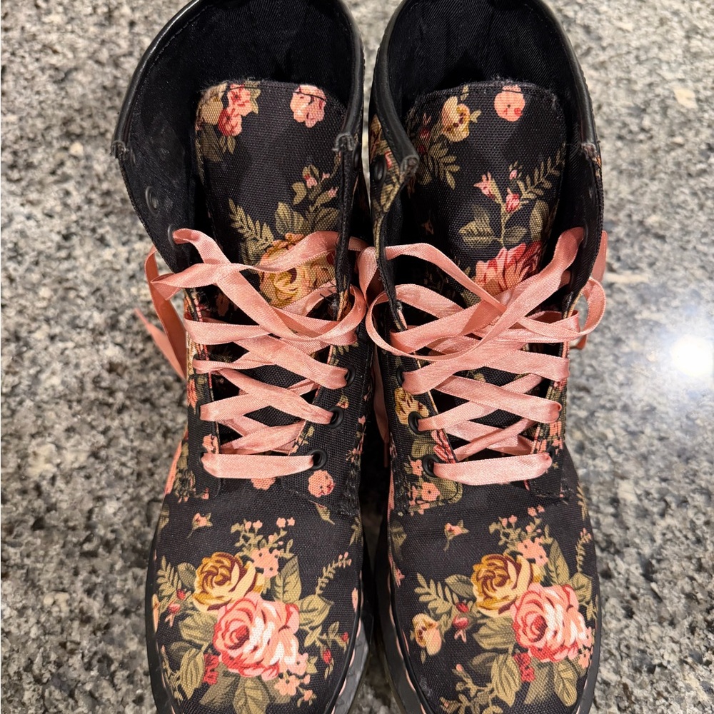 RARE Dr. Martens 1460 Victorian Floral boots- Women’s sz 9 - Picture 7 of 10